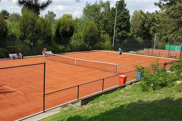 Aanleg 6 kunstgras tennisvelden Redcourt - Sportinfrabouw NV